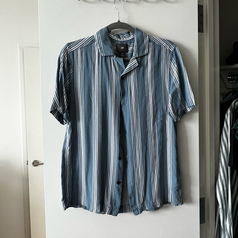 H&M Camp Collar Short Sleeve Button down -S